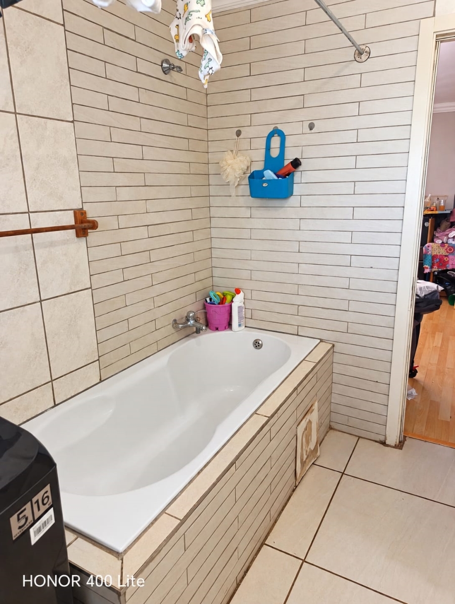 To Let 2 Bedroom Property for Rent in Melodie North West